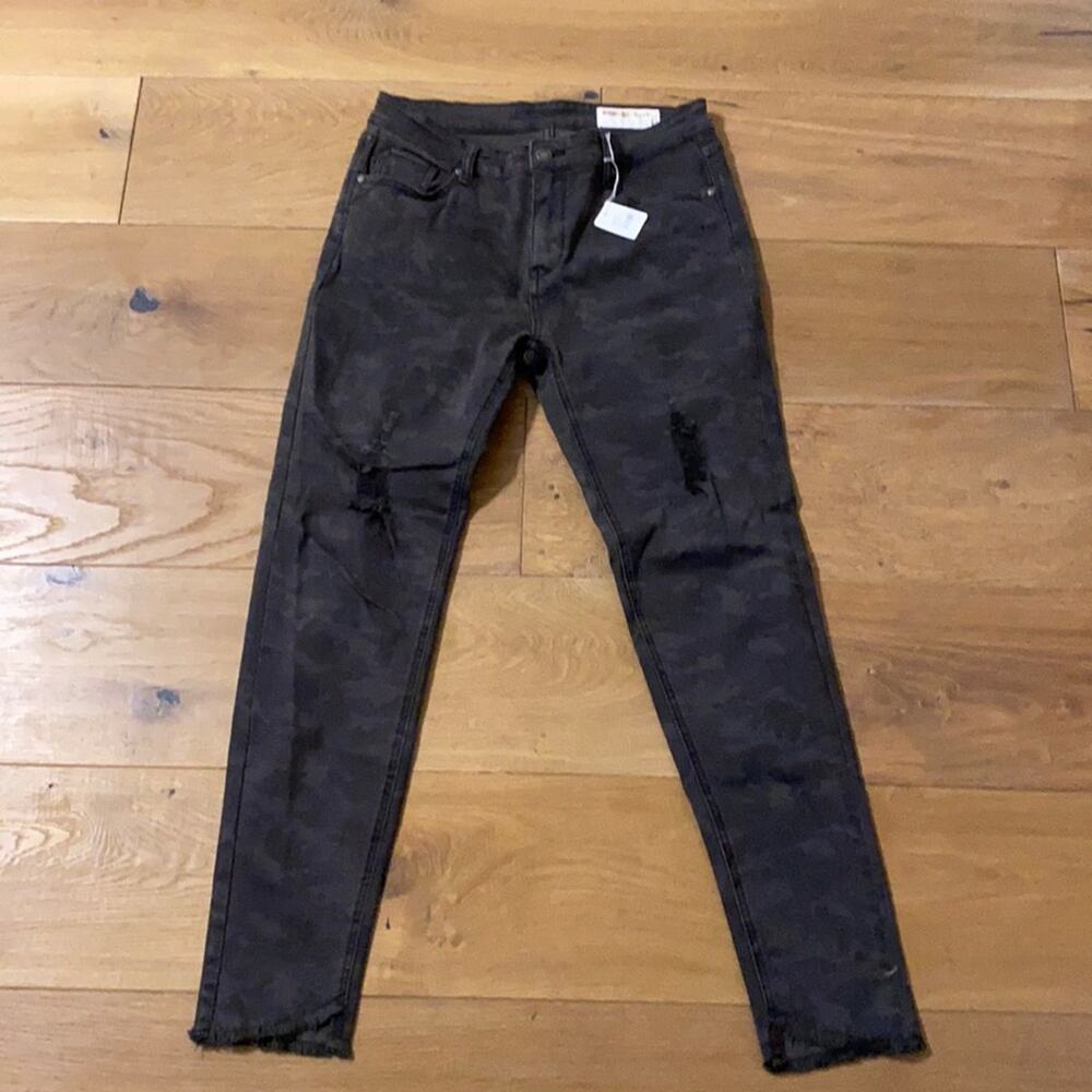 NWT Wish List Camo Mid Rise Jeans Large